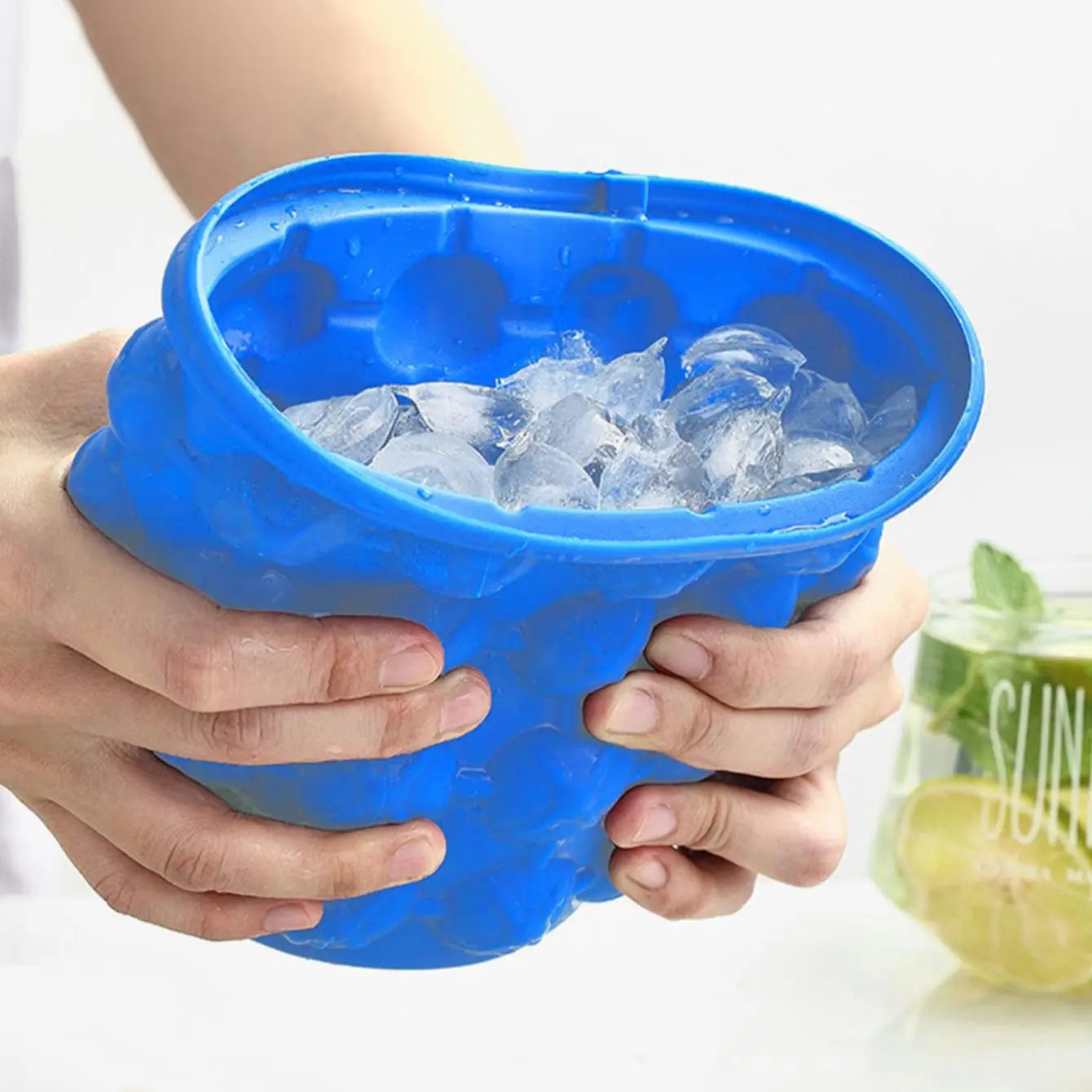 Silicone Ice Cube Maker - Portable Wine and Beer Cooler with Space-Saving Design for Whiskey and Beverage Freezing